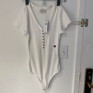 Abercrombie & Fitch White Henley Onesie - New With Tags & never worn, Size Small